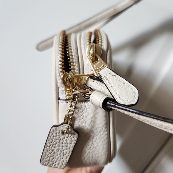 Coach white crossbody bag gold hardware Sadie - Picture 4 of 12